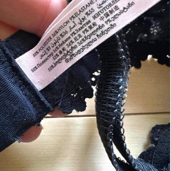 Barely worn La Vie en Rose bra in navy and black lace. - Picture 6 of 7